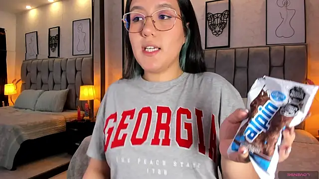 Snapshot of sweet--emily chatting on 12-22-24, 06:06 sweet--emily online show from 12-22-24, 06:06