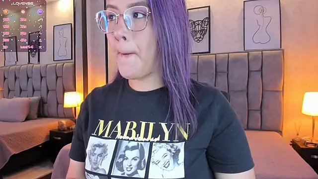 Snapshot of sweet--emily chatting on 01-21-25, 03:48 sweet--emily online show from 01-21-25, 03:48