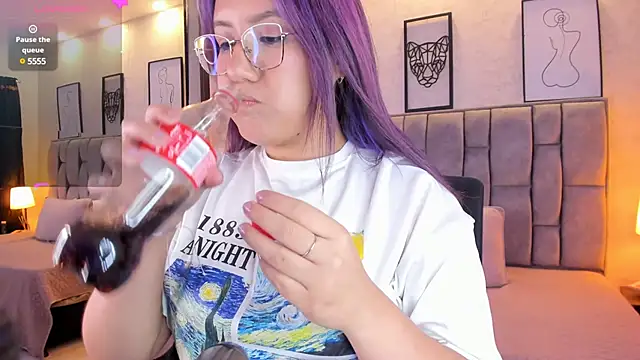 Snapshot of sweet--emily chatting on 01-23-25, 09:18 sweet--emily online show from 01-23-25, 09:18