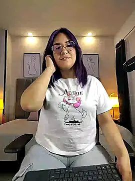 Snapshot of sweet--emily chatting on 01-31-25, 07:07 sweet--emily online show from 01-31-25, 07:07