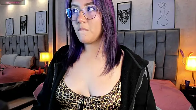 Snapshot of sweet--emily chatting on 02-05-25, 07:07 sweet--emily online show from 02-05-25, 07:07