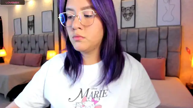 Snapshot of sweet--emily chatting on 02-11-25, 06:08 sweet--emily online show from 02-11-25, 06:08