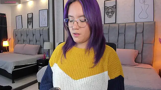 Snapshot of sweet--emily chatting on 02-14-25, 08:31 sweet--emily online show from 02-14-25, 08:31