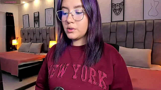 Snapshot of sweet--emily chatting on 02-20-25, 04:18 sweet--emily online show from 02-20-25, 04:18