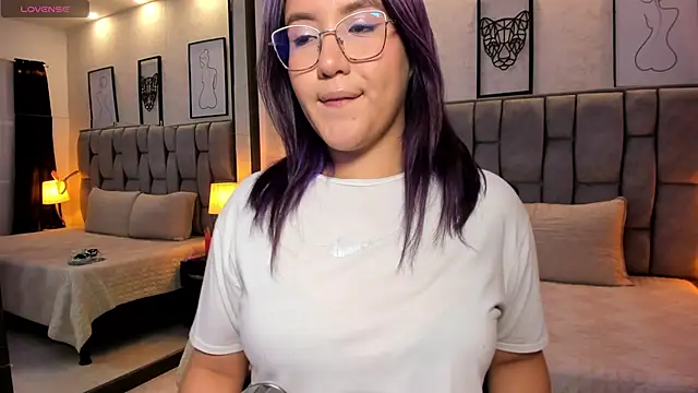 Snapshot of sweet--emily chatting on 02-23-25, 04:17 sweet--emily online show from 02-23-25, 04:17