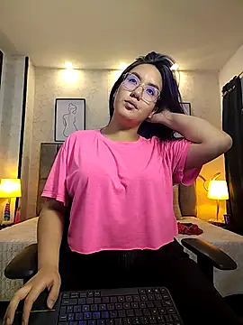 Snapshot of sweet--emily chatting on 02-23-25, 10:39 sweet--emily online show from 02-23-25, 10:39