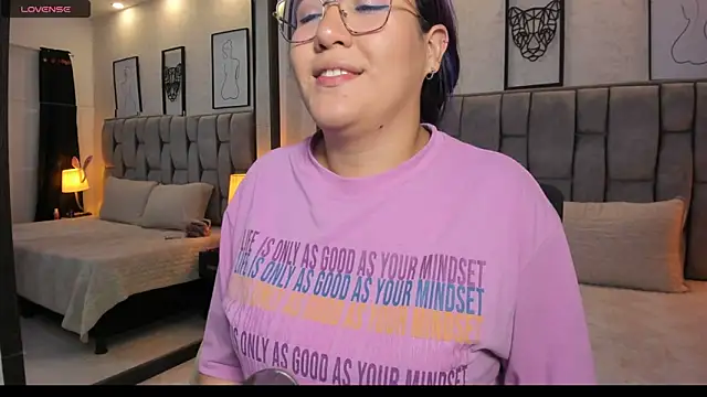 Snapshot of sweet--emily chatting on 02-25-25, 04:14 sweet--emily online show from 02-25-25, 04:14