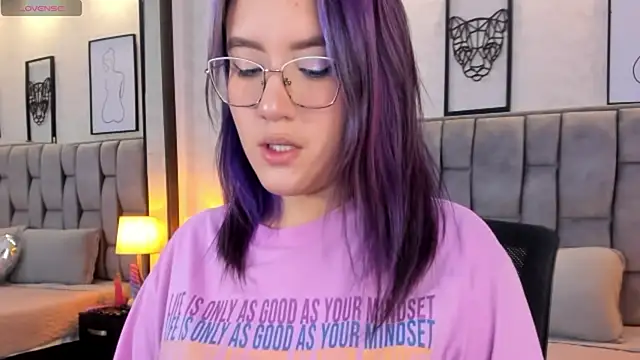 Snapshot of sweet--emily chatting on 03-07-25, 03:19 sweet--emily online show from 03-07-25, 03:19