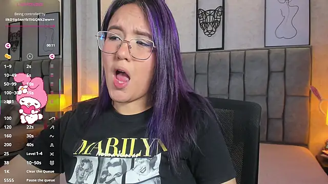 Snapshot of sweet--emily chatting on 03-18-25, 06:46 sweet--emily online show from 03-18-25, 06:46