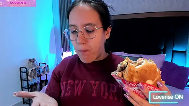 Snapshot of sweet--emily chatting on 10-14-25, 04:13 sweet--emily online show from 10-14-25, 04:13