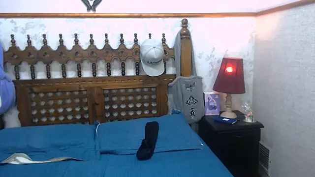 Snapshot of MilanZaire chatting on 03-02-25, 02:19 MilanZaire online show from 03-02-25, 02:19