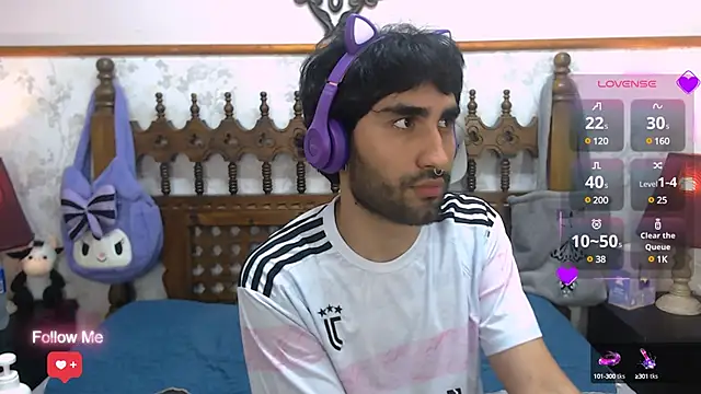 Snapshot of MilanZaire chatting on 03-05-25, 02:57 MilanZaire online show from 03-05-25, 02:57