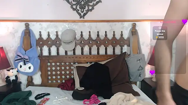 Snapshot of MilanZaire chatting on 03-11-25, 04:10 MilanZaire online show from 03-11-25, 04:10