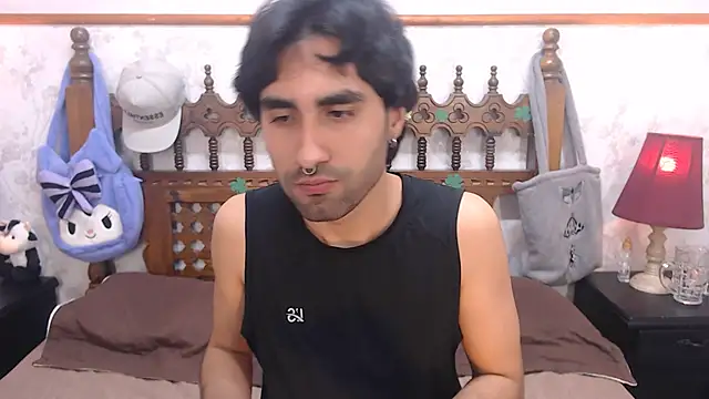 Snapshot of MilanZaire chatting on 03-18-25, 01:10 MilanZaire online show from 03-18-25, 01:10