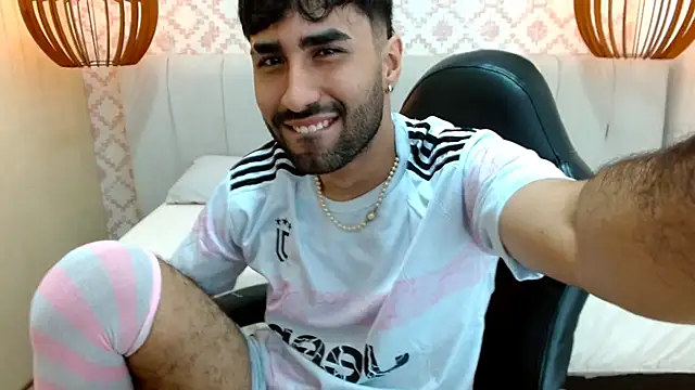 Snapshot of MilanZaire chatting on 09-08-25, 11:26 MilanZaire online show from 09-08-25, 11:26