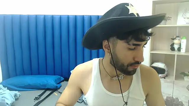 Snapshot of MilanZaire chatting on 09-13-25, 12:21 MilanZaire online show from 09-13-25, 12:21