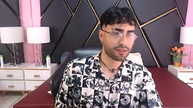 Snapshot of MilanZaire chatting on 09-23-25, 09:40 MilanZaire online show from 09-23-25, 09:40