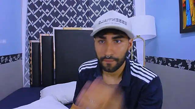 Snapshot of MilanZaire chatting on 10-21-25, 12:44 MilanZaire online show from 10-21-25, 12:44