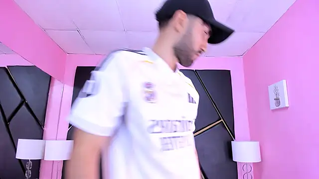 Snapshot of MilanZaire chatting on 11-15-25, 12:52 MilanZaire online show from 11-15-25, 12:52