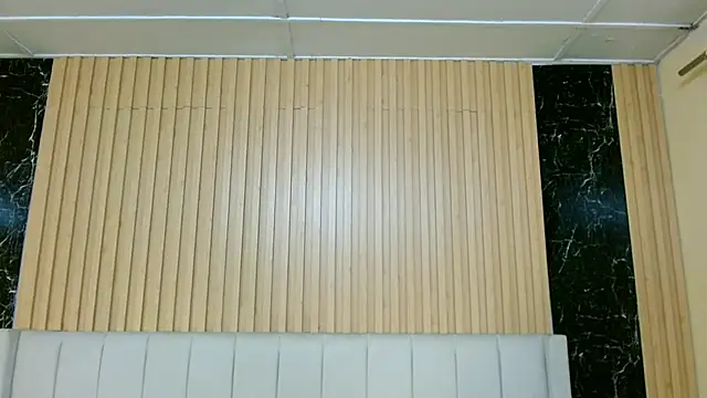 Snapshot of MilanZaire chatting on 12-14-25, 04:01 MilanZaire online show from 12-14-25, 04:01