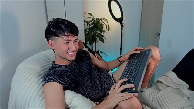 Snapshot of dimitri_targaryen chatting on 12-20-24, 06:40 dimitri targaryen online show from 12-20-24, 06:40