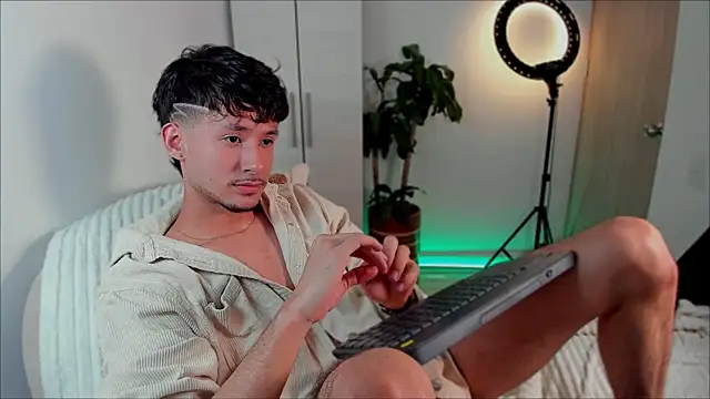 Snapshot of dimitri_targaryen chatting on 01-06-25, 03:42 dimitri targaryen online show from 01-06-25, 03:42