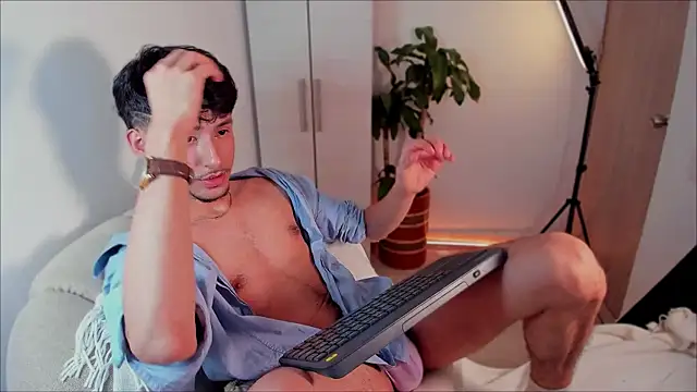 Snapshot of dimitri_targaryen chatting on 01-08-25, 11:32 dimitri targaryen online show from 01-08-25, 11:32