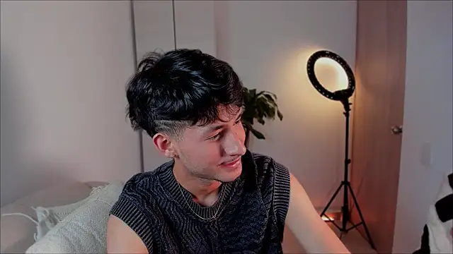 Snapshot of dimitri_targaryen chatting on 01-10-25, 03:39 dimitri targaryen online show from 01-10-25, 03:39