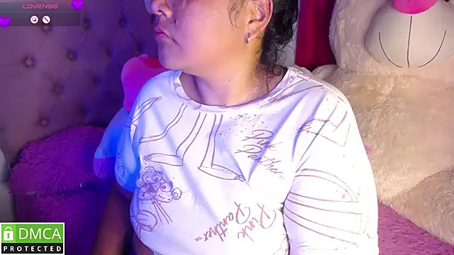 Snapshot of KittyHot20 chatting on 11-17-25, 01:44 KittyHot20 online show from 11-17-25, 01:44