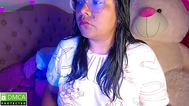 Snapshot of KittyHot20 chatting on 11-28-25, 01:03 KittyHot20 online show from 11-28-25, 01:03