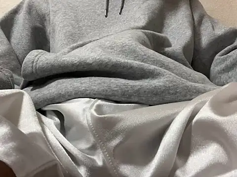 Snapshot of lkun9 chatting on 02-04-25, 03:47 lkun9 online show from 02-04-25, 03:47