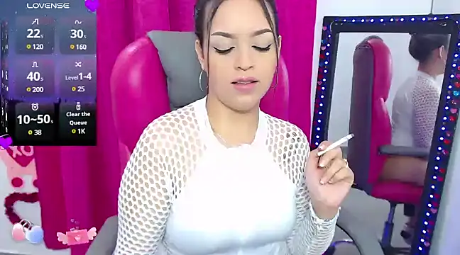 Snapshot of krysten_ritter2 chatting on 12-07-24, 08:11 krysten ritter2 online show from 12-07-24, 08:11