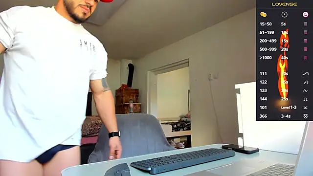 Snapshot of supermanboy94 chatting on 05-11-26, 05:35 supermanboy94 online show from 05-11-26, 05:35
