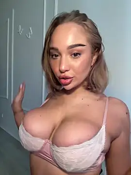 Snapshot of CardiSweetBaby chatting on 09-09-25, 01:10 CardiSweetBaby online show from 09-09-25, 01:10