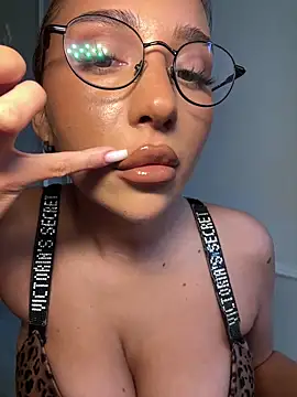 Snapshot of CardiSweetBaby chatting on 09-30-25, 12:10 CardiSweetBaby online show from 09-30-25, 12:10