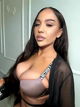 Snapshot of CardiSweetBaby chatting on 10-25-25, 11:51 CardiSweetBaby online show from 10-25-25, 11:51