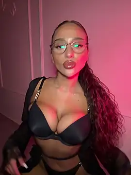 Snapshot of CardiSweetBaby chatting on 11-27-25, 08:00 CardiSweetBaby online show from 11-27-25, 08:00