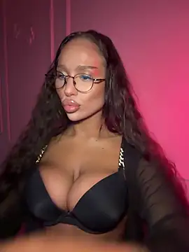 Snapshot of CardiSweetBaby chatting on 12-02-25, 06:14 CardiSweetBaby online show from 12-02-25, 06:14