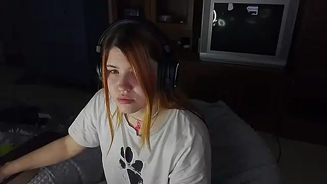 Snapshot of Alexa_Fishex chatting on 11-25-25, 01:33 Alexa Fishex online show from 11-25-25, 01:33