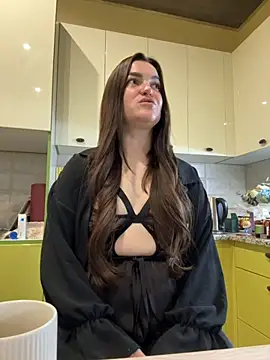 Karolina llove online show from 10-25-25, 10:15