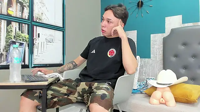 Snapshot of Rhaegal_hot chatting on 12-08-24, 04:50 Rhaegal hot online show from 12-08-24, 04:50