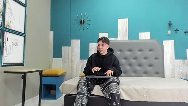 Snapshot of Rhaegal_hot chatting on 12-12-24, 12:44 Rhaegal hot online show from 12-12-24, 12:44