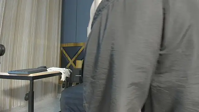 Snapshot of Rhaegal_hot chatting on 12-18-24, 08:47 Rhaegal hot online show from 12-18-24, 08:47