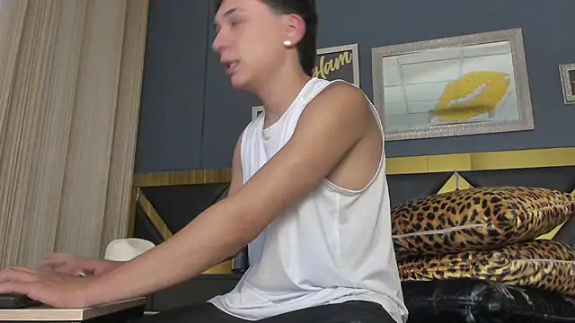 Snapshot of Rhaegal_hot chatting on 02-06-25, 12:48 Rhaegal hot online show from 02-06-25, 12:48