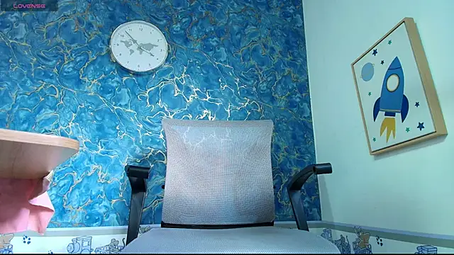 Snapshot of Rhaegal_hot chatting on 10-18-25, 08:53 Rhaegal hot online show from 10-18-25, 08:53