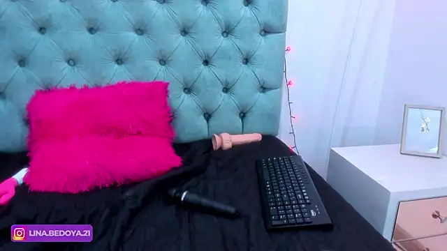 lina bedoya  online show from 02-04-25, 02:43