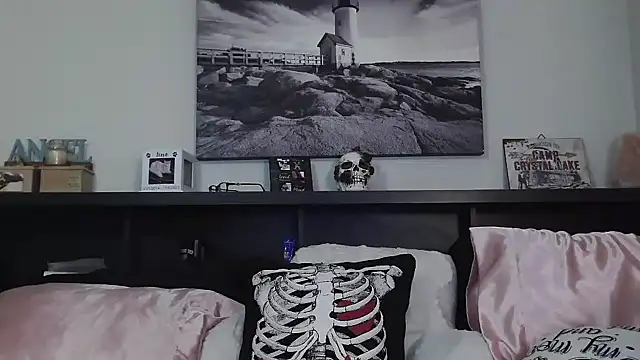 Snapshot of CrystalLakeXO chatting on 02-09-25, 05:50 CrystalLakeXO online show from 02-09-25, 05:50