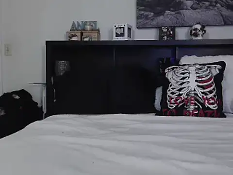 Snapshot of CrystalLakeXO chatting on 02-21-25, 05:56 CrystalLakeXO online show from 02-21-25, 05:56