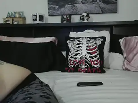 Snapshot of CrystalLakeXO chatting on 02-25-25, 05:19 CrystalLakeXO online show from 02-25-25, 05:19