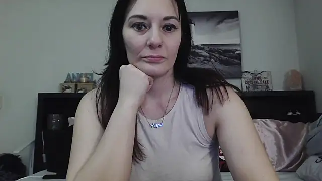 Snapshot of CrystalLakeXO chatting on 03-05-25, 06:23 CrystalLakeXO online show from 03-05-25, 06:23